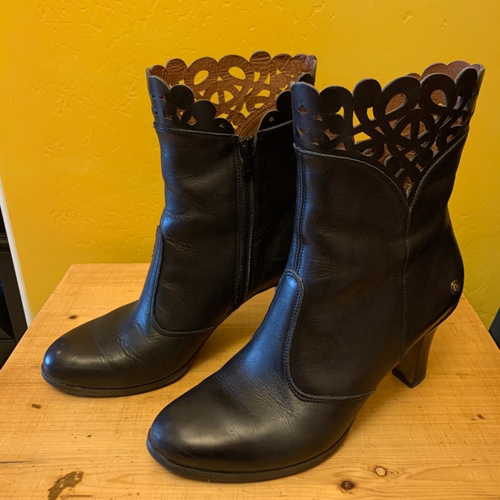 Neosens laser cut black leather booties